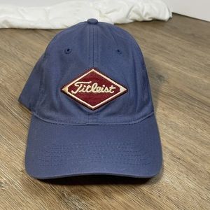 Men’s Titleist True Fit Flex Fit Style Golf Hat M/L Blue With Red Badge